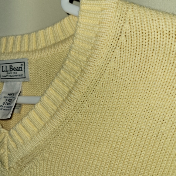 L.L Bean Men's V Neck Yellow Pullover - Picture 4 of 8